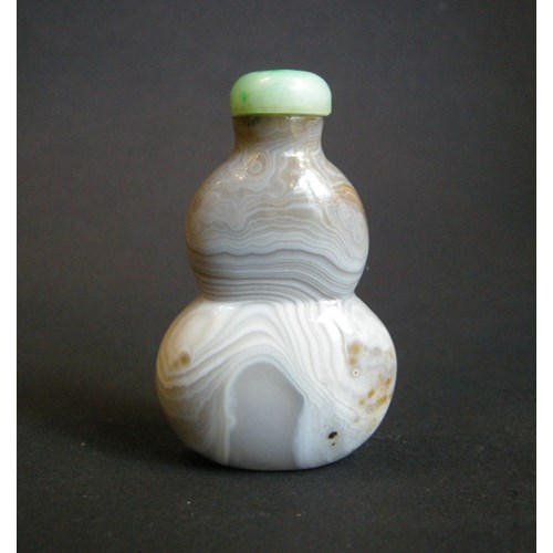 Agate banded snuff bottle double gourd